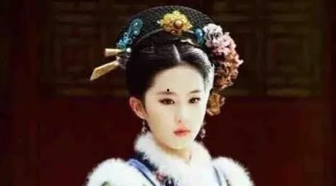 翠花在娱乐圈里吃瓜,揭秘明星幕后故事